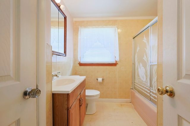 690 N Quincy St, Brockton, MA 02302