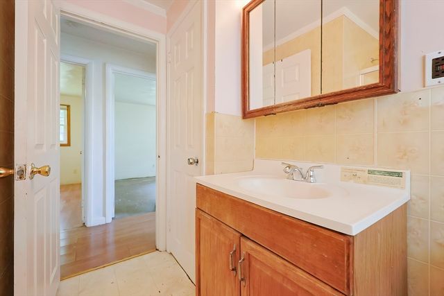 690 N Quincy St, Brockton, MA 02302