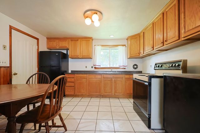 690 N Quincy St, Brockton, MA 02302