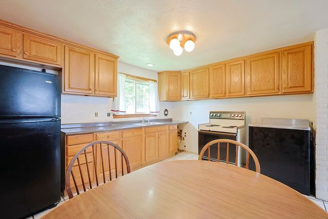 690 N Quincy St, Brockton, MA 02302