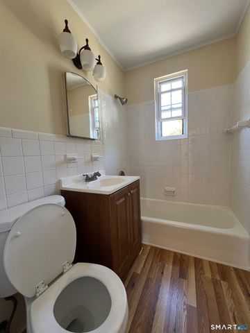 35 Nob Hill Circle D, Bridgeport, CT 06610