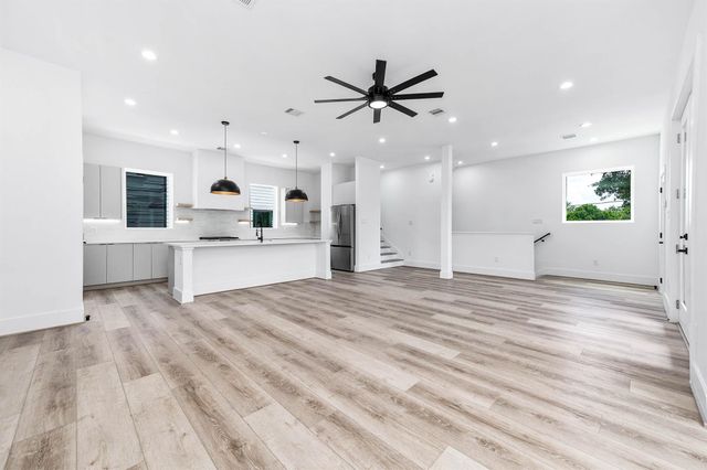 319 N Nagle Street, Houston, TX 77003