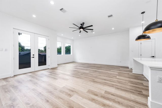 319 N Nagle Street, Houston, TX 77003