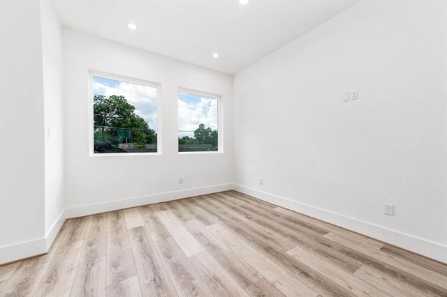 319 N Nagle Street, Houston, TX 77003