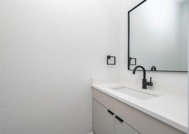 319 N Nagle Street, Houston, TX 77003