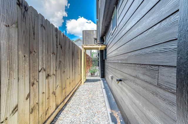 319 N Nagle Street, Houston, TX 77003