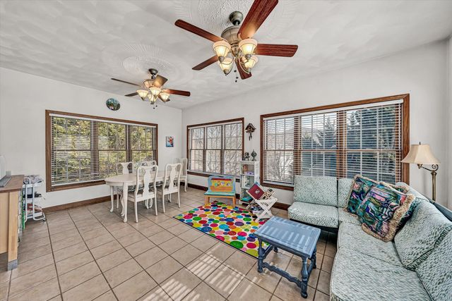 5018 Carter Grove LN, Roanoke, VA 24012