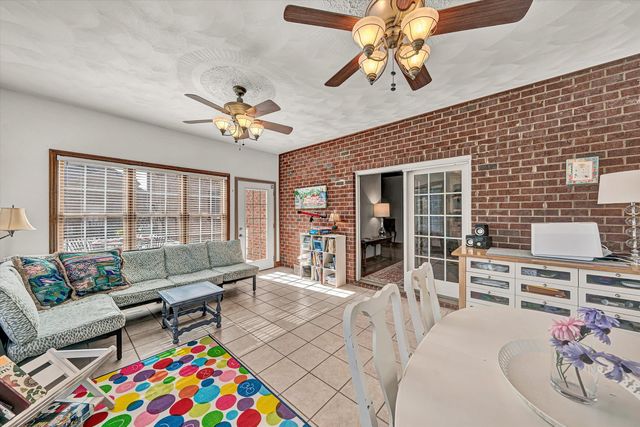 5018 Carter Grove LN, Roanoke, VA 24012