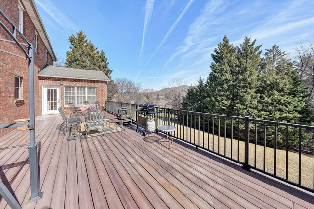 5018 Carter Grove LN, Roanoke, VA 24012