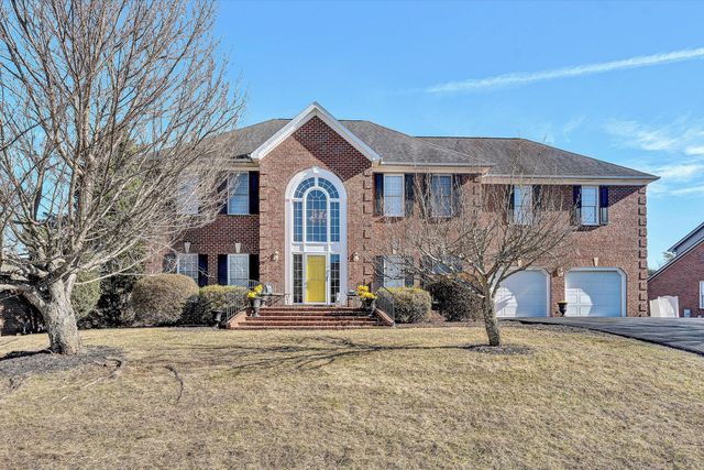 5018 Carter Grove LN, Roanoke, VA 24012