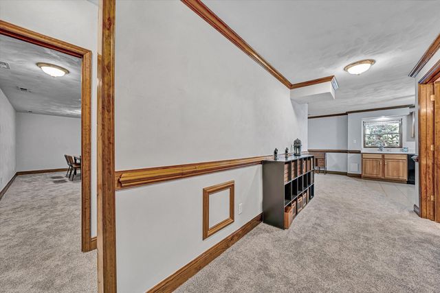 5018 Carter Grove LN, Roanoke, VA 24012