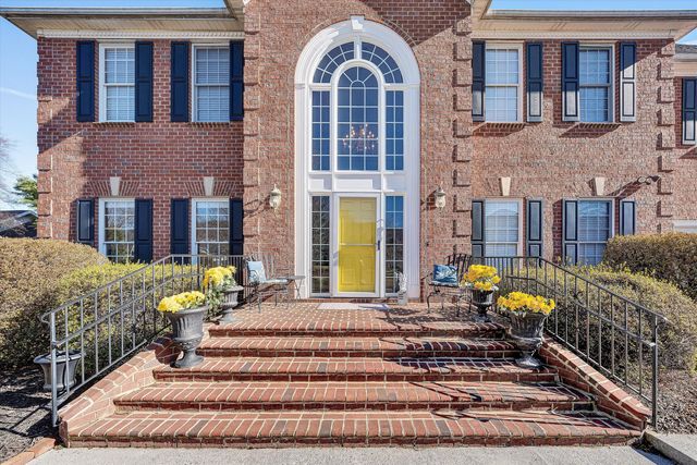 5018 Carter Grove LN, Roanoke, VA 24012