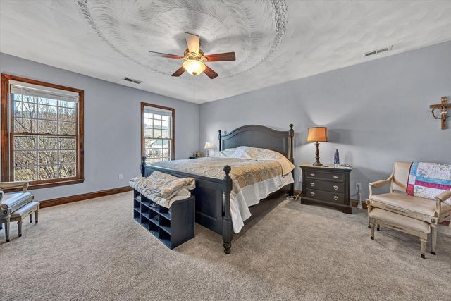 5018 Carter Grove LN, Roanoke, VA 24012