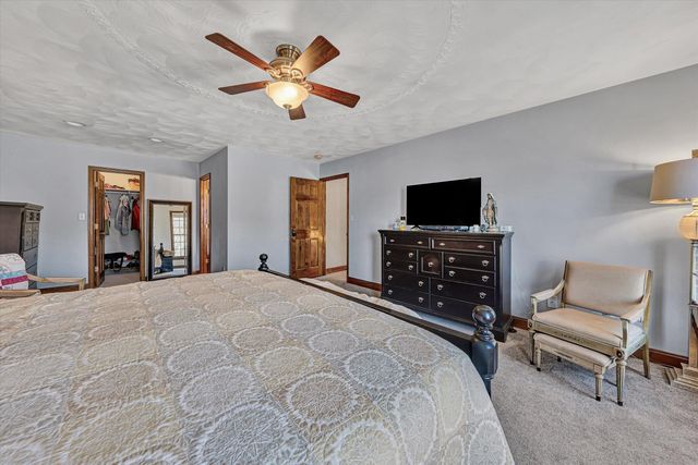 5018 Carter Grove LN, Roanoke, VA 24012