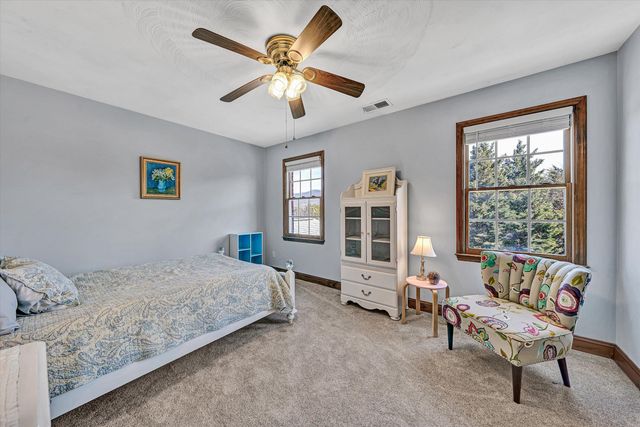 5018 Carter Grove LN, Roanoke, VA 24012