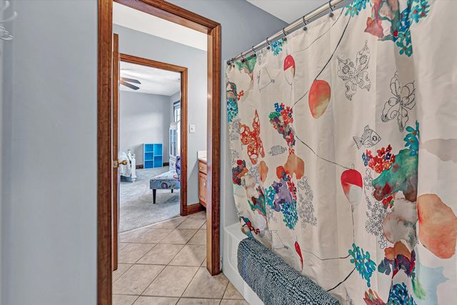 5018 Carter Grove LN, Roanoke, VA 24012