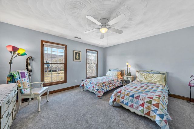 5018 Carter Grove LN, Roanoke, VA 24012