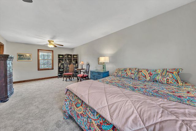 5018 Carter Grove LN, Roanoke, VA 24012