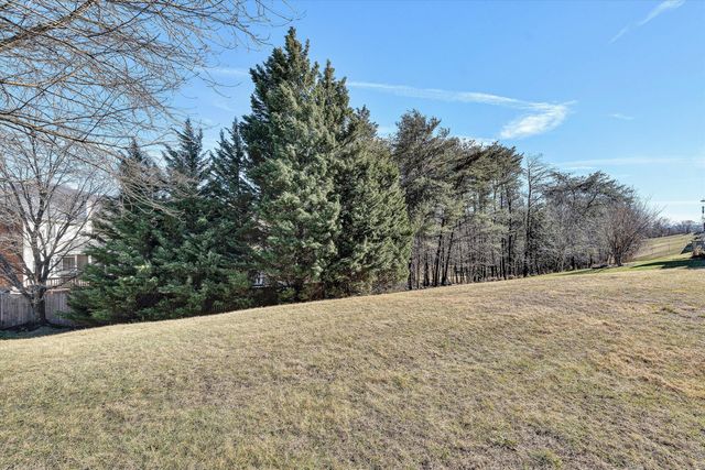 5018 Carter Grove LN, Roanoke, VA 24012