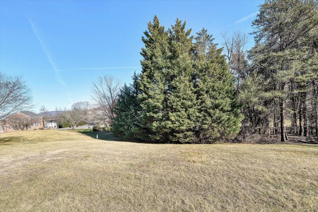 5018 Carter Grove LN, Roanoke, VA 24012