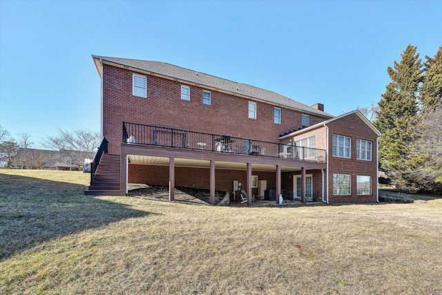 5018 Carter Grove LN, Roanoke, VA 24012