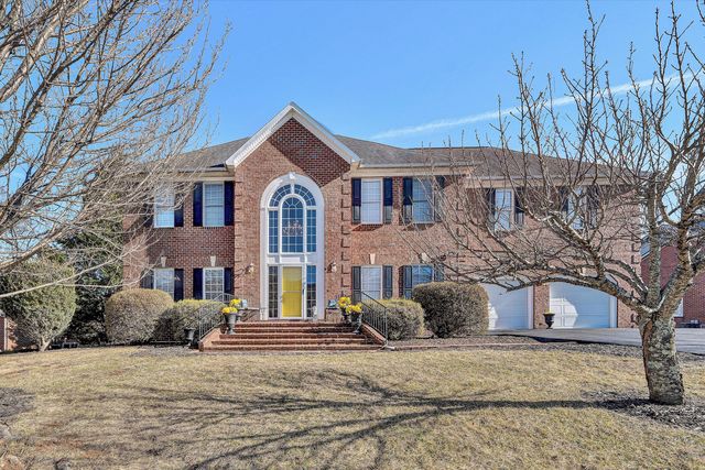 5018 Carter Grove LN, Roanoke, VA 24012