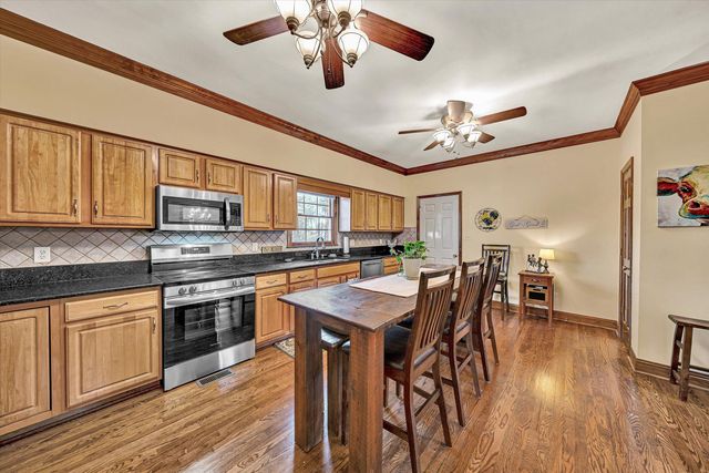 5018 Carter Grove LN, Roanoke, VA 24012