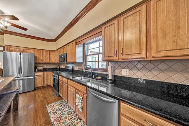 5018 Carter Grove LN, Roanoke, VA 24012