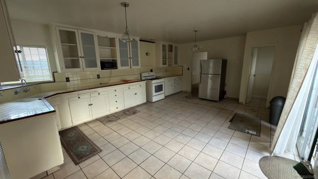 2691 Reynard, San Diego, CA 92103