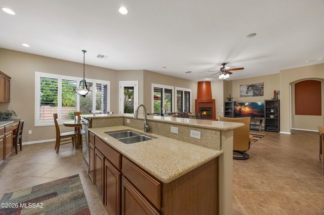 8512 N Crosswater Loop, Tucson, AZ 85743