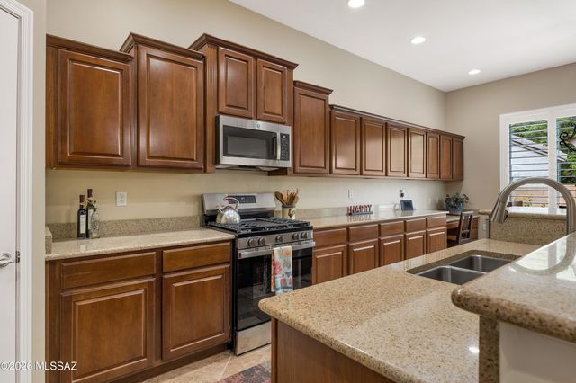 8512 N Crosswater Loop, Tucson, AZ 85743