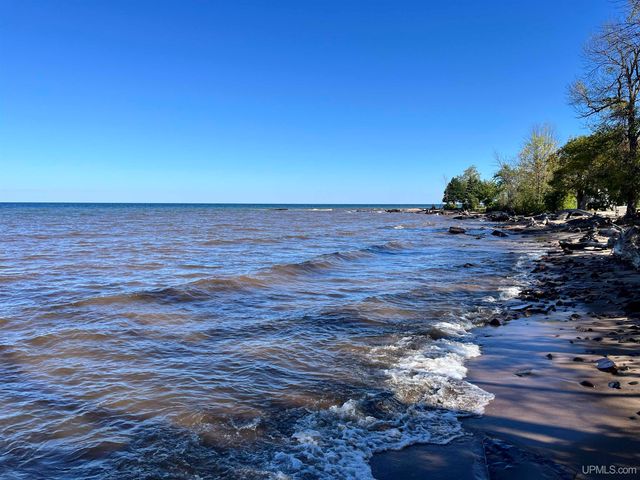 101 & 119 Pearl Street 2 Cottages, Ontonagon, MI 49953