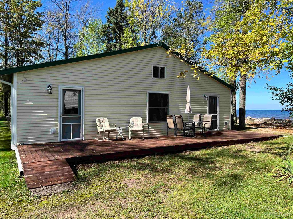 101 & 119 Pearl Street 2 Cottages, Ontonagon, MI 49953