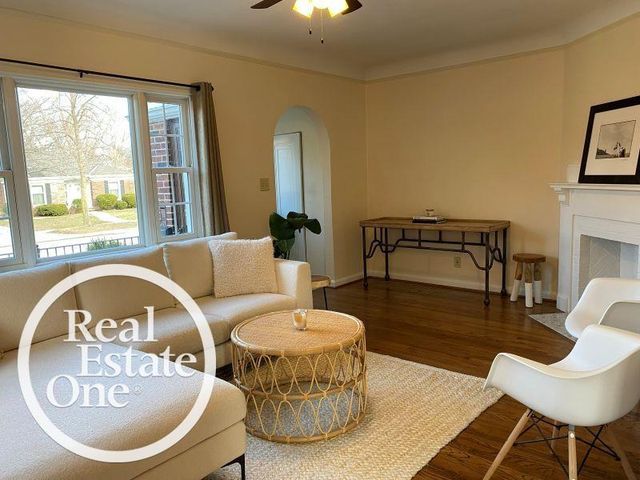 897 Rivard Boulevard, Grosse Pointe, MI 48230
