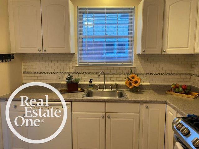 897 Rivard Boulevard, Grosse Pointe, MI 48230