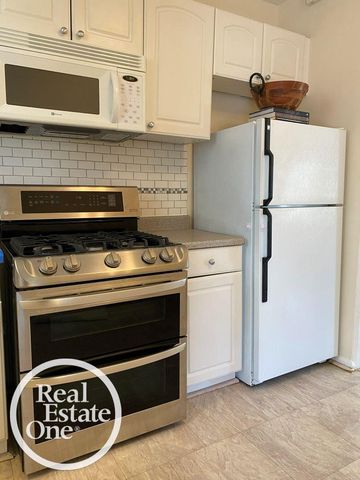 897 Rivard Boulevard, Grosse Pointe, MI 48230