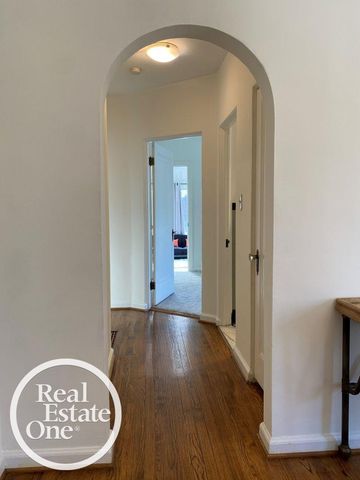 897 Rivard Boulevard, Grosse Pointe, MI 48230