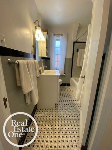 897 Rivard Boulevard, Grosse Pointe, MI 48230