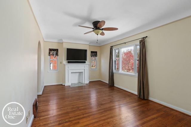 897 Rivard Boulevard, Grosse Pointe, MI 48230