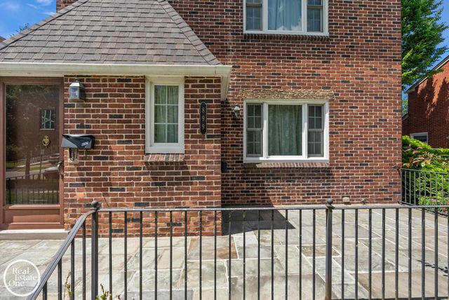 897 Rivard Boulevard, Grosse Pointe, MI 48230