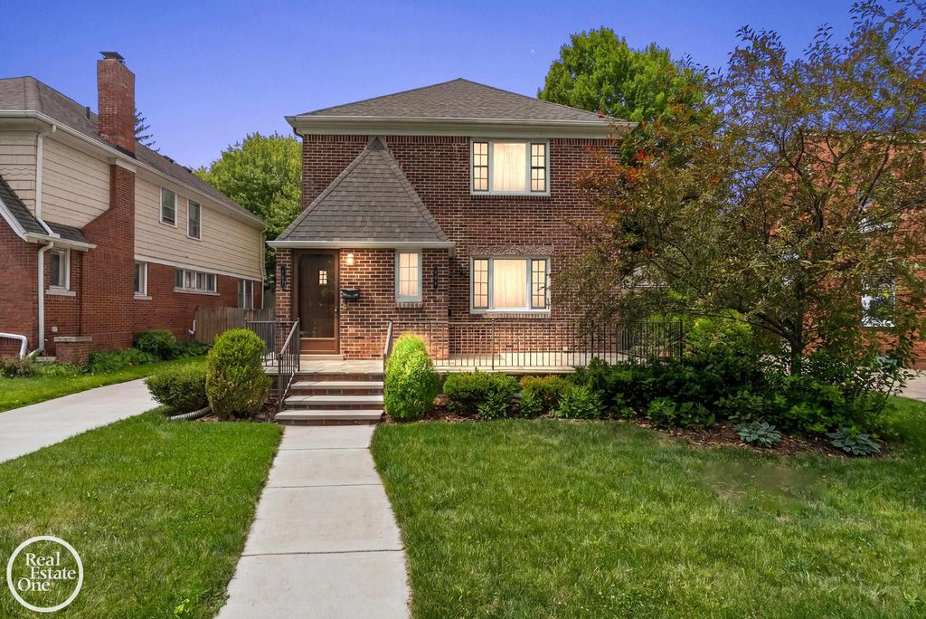 897 Rivard Boulevard, Grosse Pointe, MI 48230