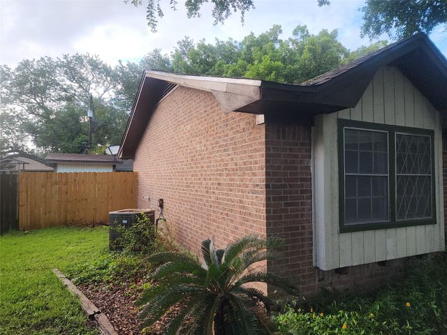 3009 Del Monte Avenue, Bay City, TX 77414