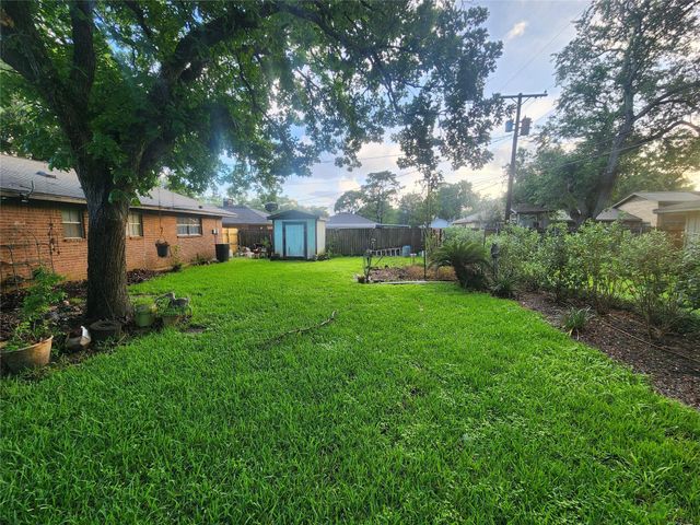 3009 Del Monte Avenue, Bay City, TX 77414
