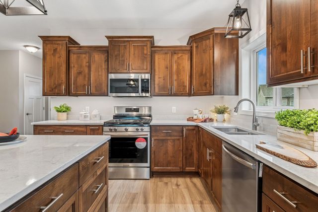 4907 Evergreen Drive N, Hugo, MN 55038
