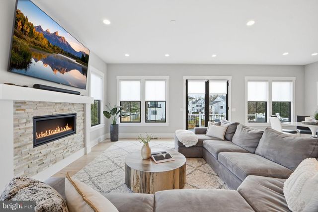 315 CHARLES ST SE, Vienna, VA 22180