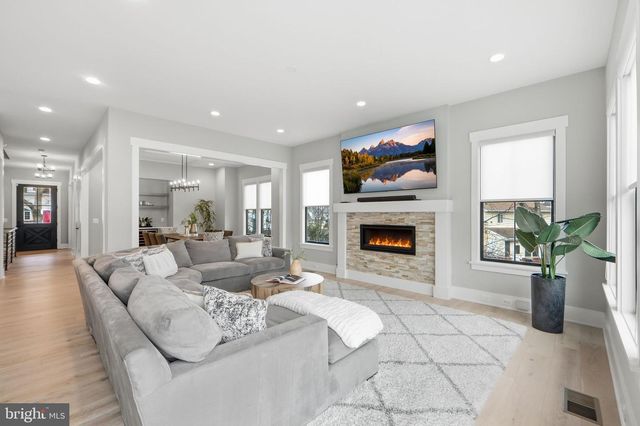 315 CHARLES ST SE, Vienna, VA 22180