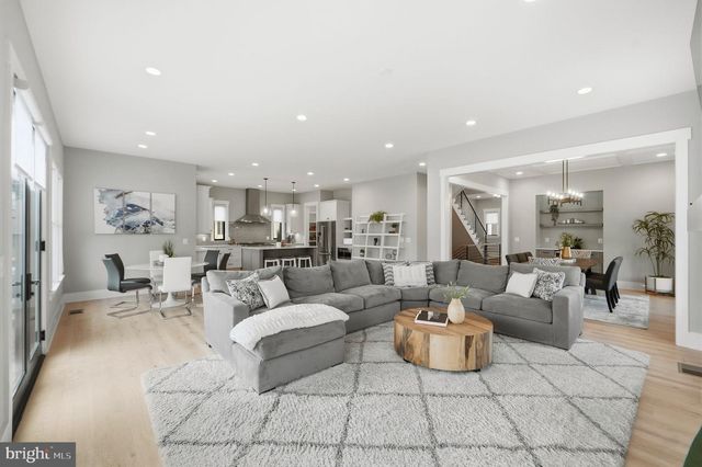 315 CHARLES ST SE, Vienna, VA 22180