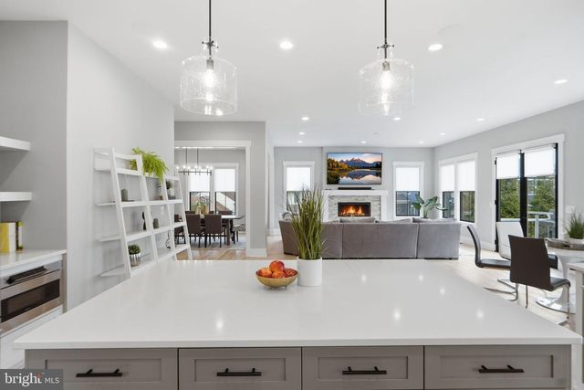 315 CHARLES ST SE, Vienna, VA 22180