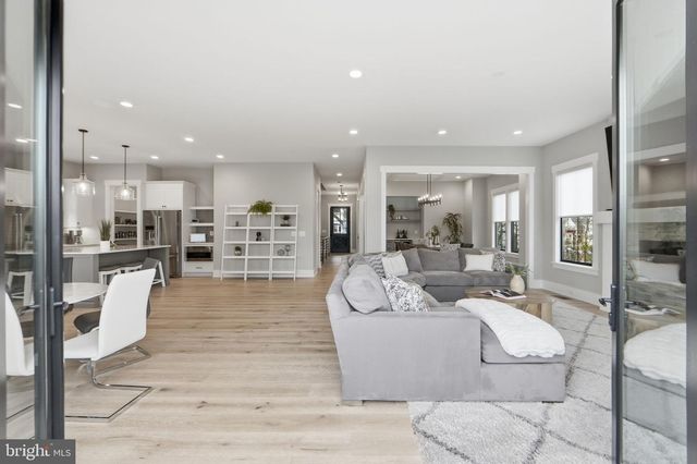 315 CHARLES ST SE, Vienna, VA 22180