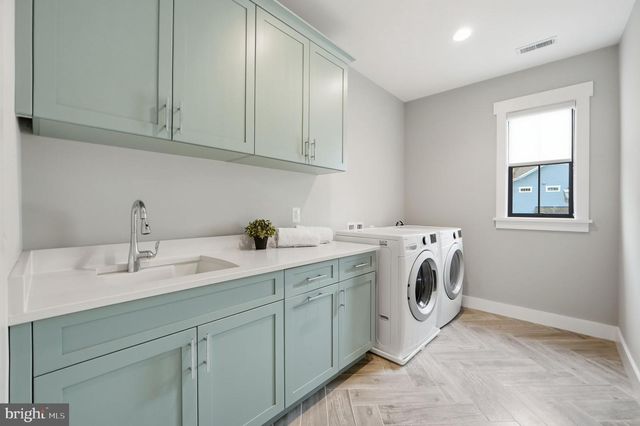 315 CHARLES ST SE, Vienna, VA 22180